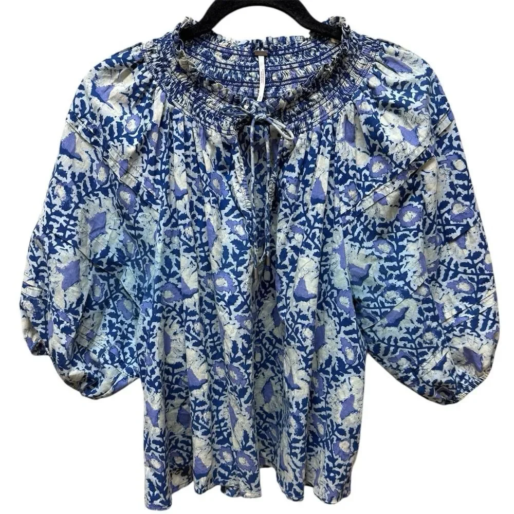 Free People Willow Printed Blouse. Blue. Smock neck.Short puff sleeves. Sz M